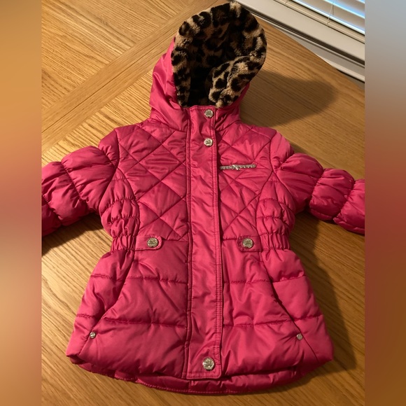 Girls coat pink and hardly used, super comfy. Hoodie. Size 4/5 - Picture 4 of 17